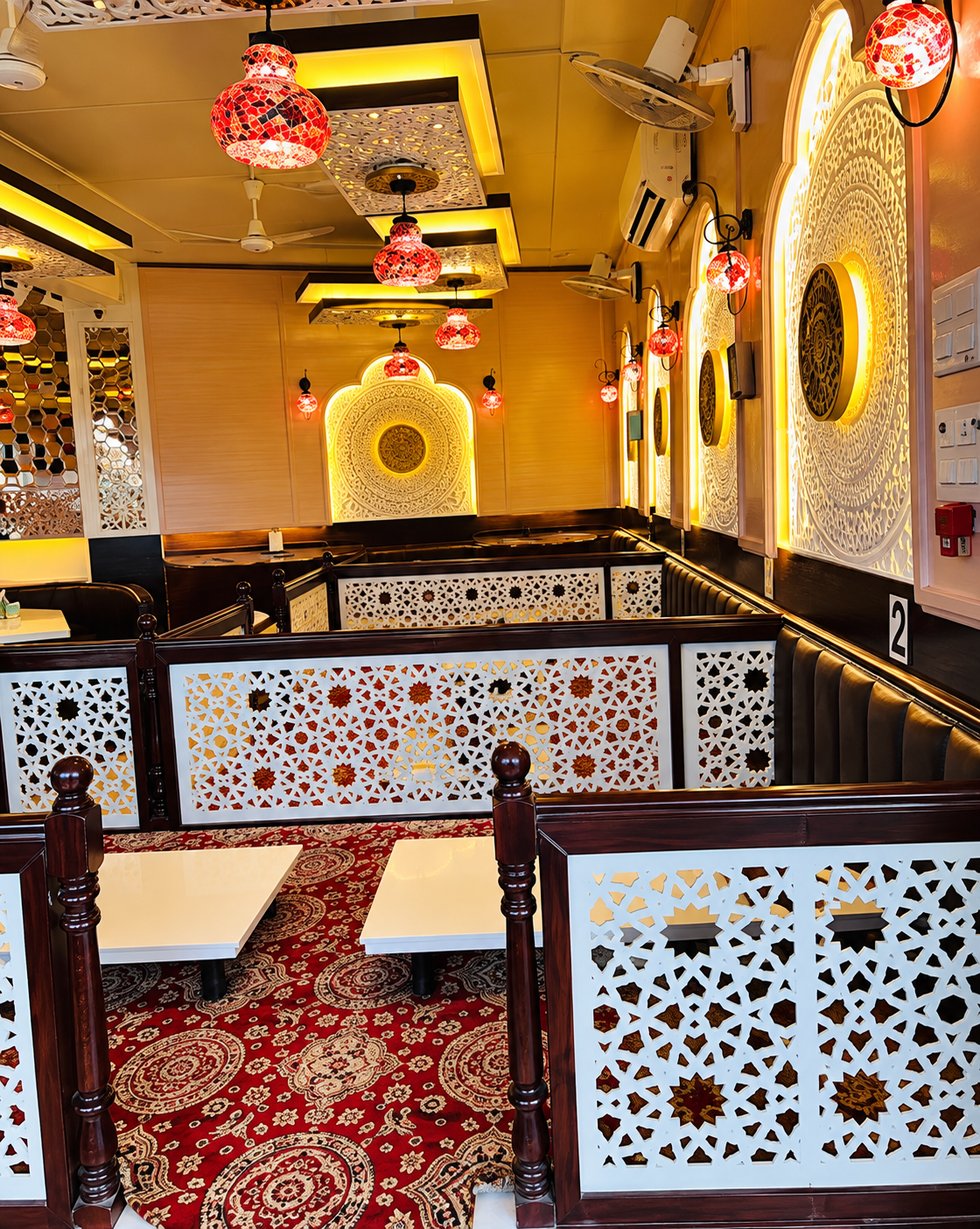 DELHI 6 FAMILY RESTAURANT interior photo 4
