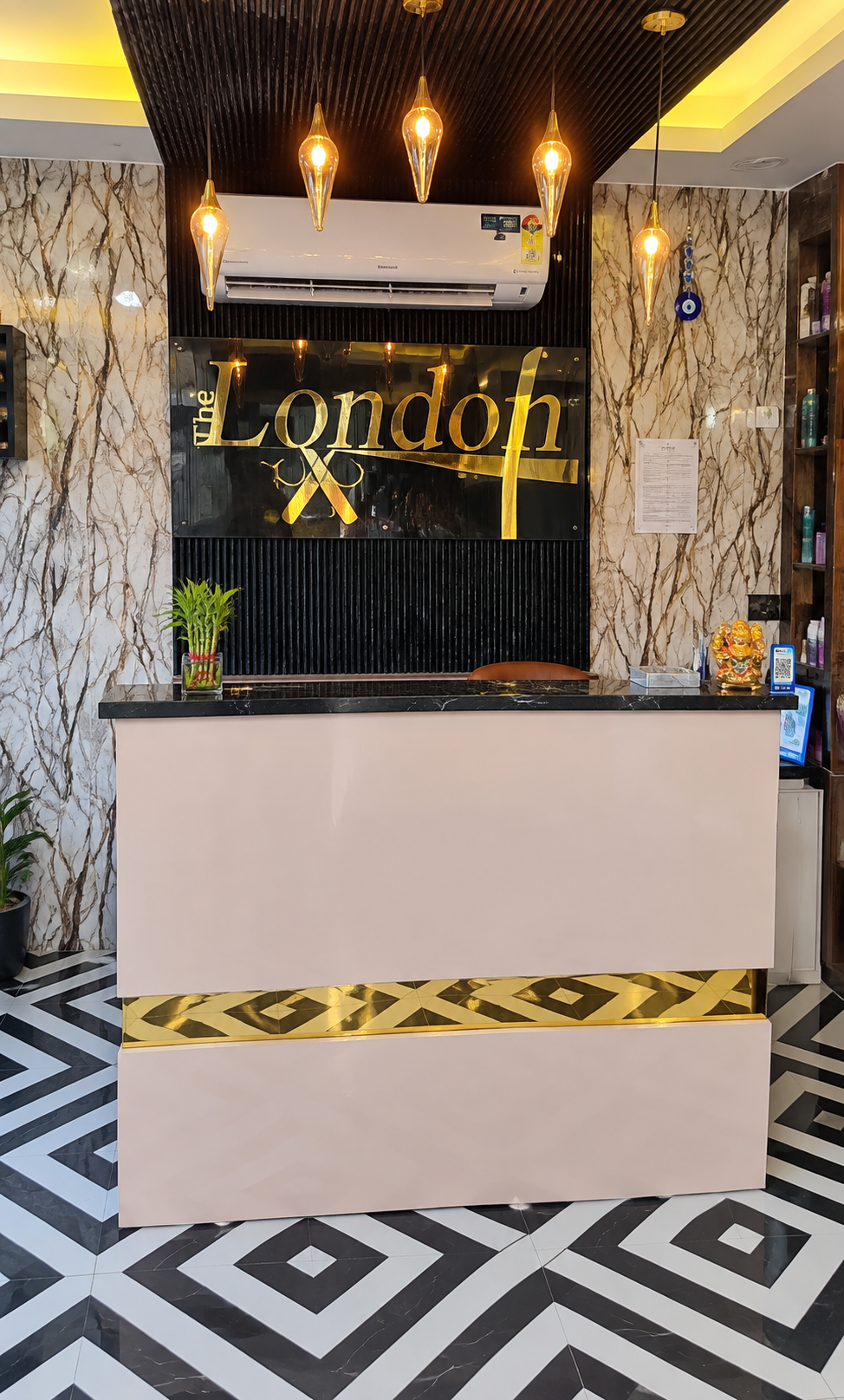 The London Salon interior photo 3