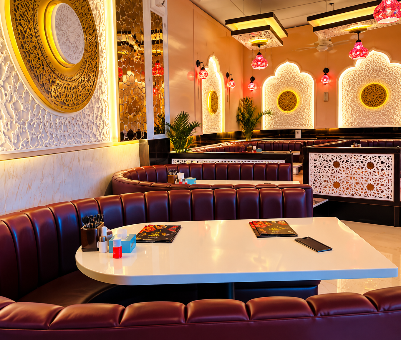 DELHI 6 FAMILY RESTAURANT interior photo 1