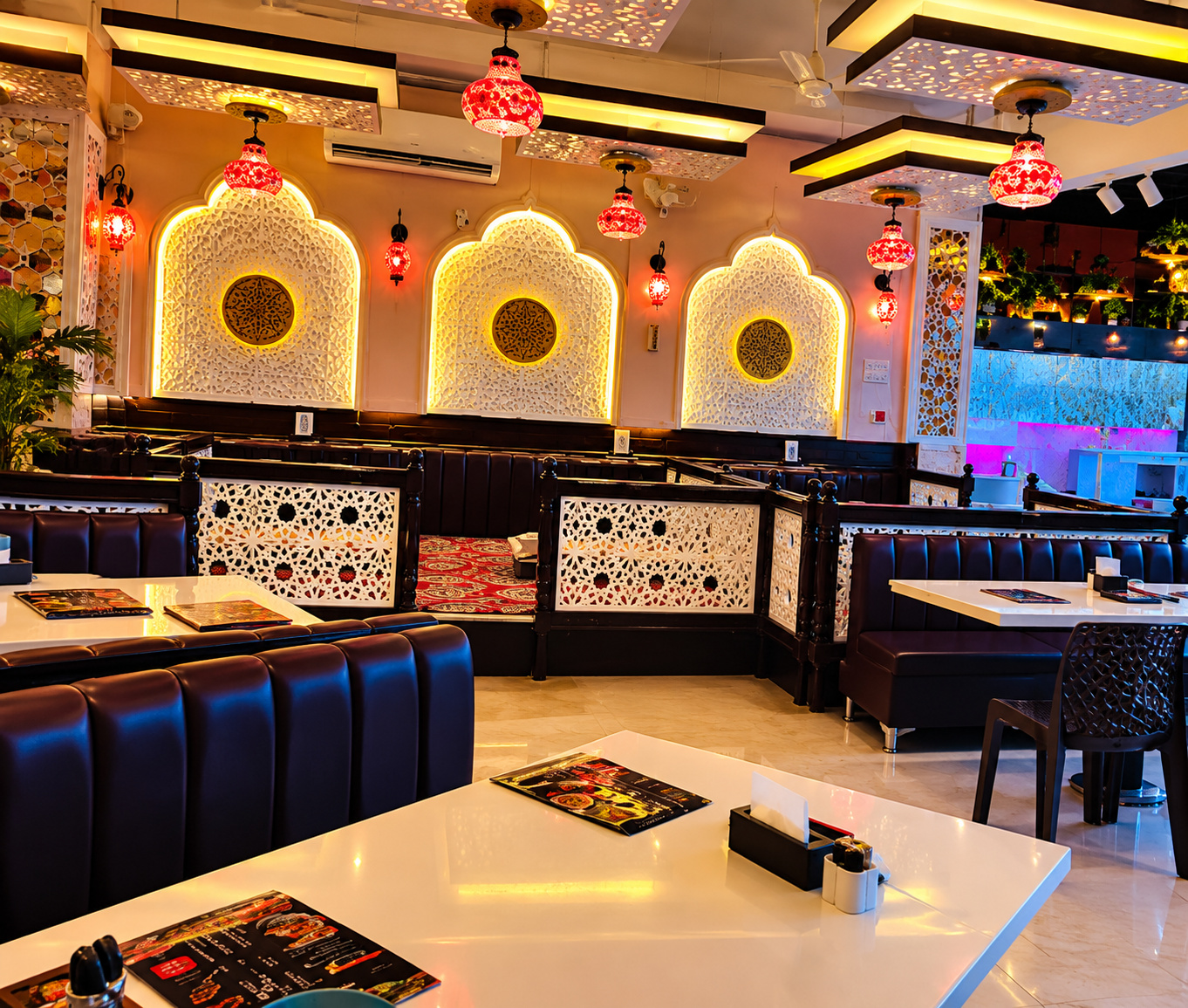 DELHI 6 FAMILY RESTAURANT interior photo 3